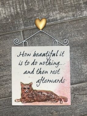 Decorative Cat Sign with Gold Heart Accent - Pink & White Magnet